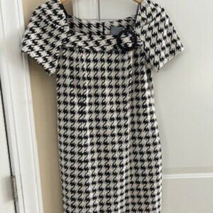 Black & White Dress  Brand: Rabbit  Size: Petite 8  Short Sleeves   Zips in back